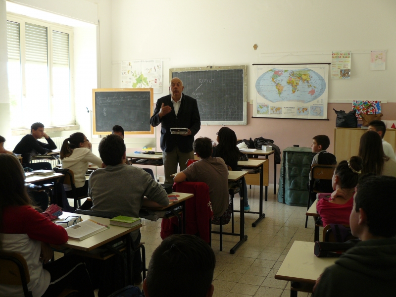 L' Incontro nella Scuola Media di Castelvecchio Subequo (AQ)